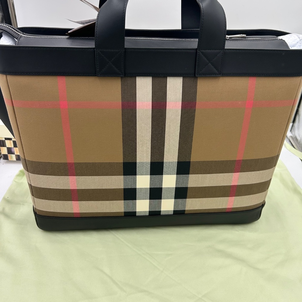 Women’s Burberry Ormond giant leather check tote bag made in Italy NWT - Picture 12 of 14